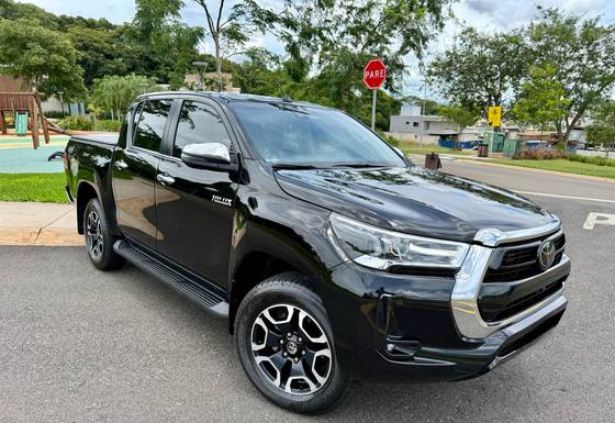 TOYOTA HILUX 2.8 D-4D TURBO DIESEL CD SRX 4X4 AUTOMÁTICO